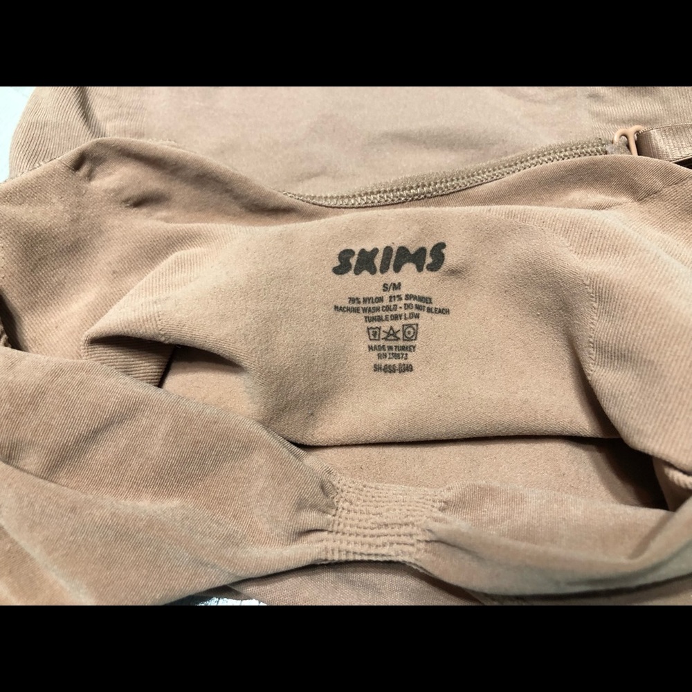 SKIMS SCULPTING BODYSUIT MID THIGH W OPEN GUSSET IN COLOR SIENNA S/M